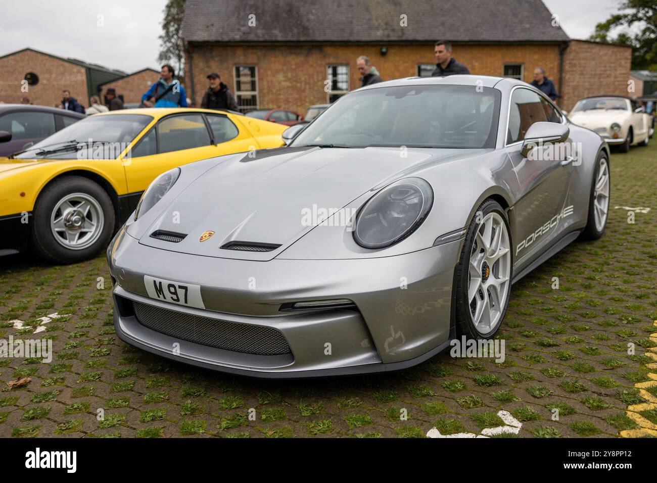 2024 Porsche 911 S/T, in mostra al Bicester Heritage Scramble il 6 ottobre 2024. Foto Stock