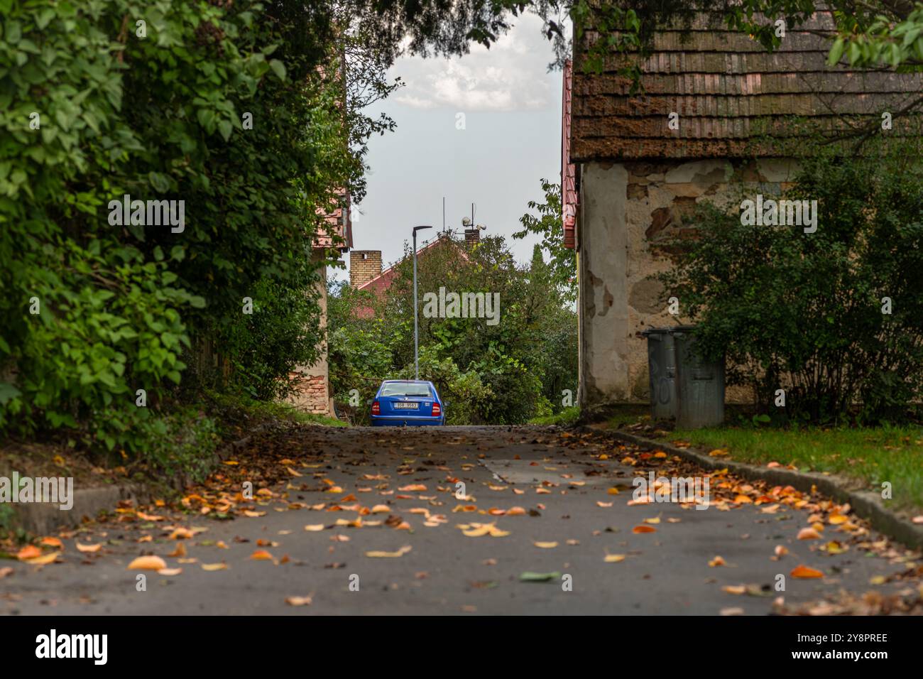 Vista del villaggio della regione di Tabor nella Boemia meridionale in autunno, giorno nuvoloso a Vetrovy CZ 09 18 2024 Foto Stock