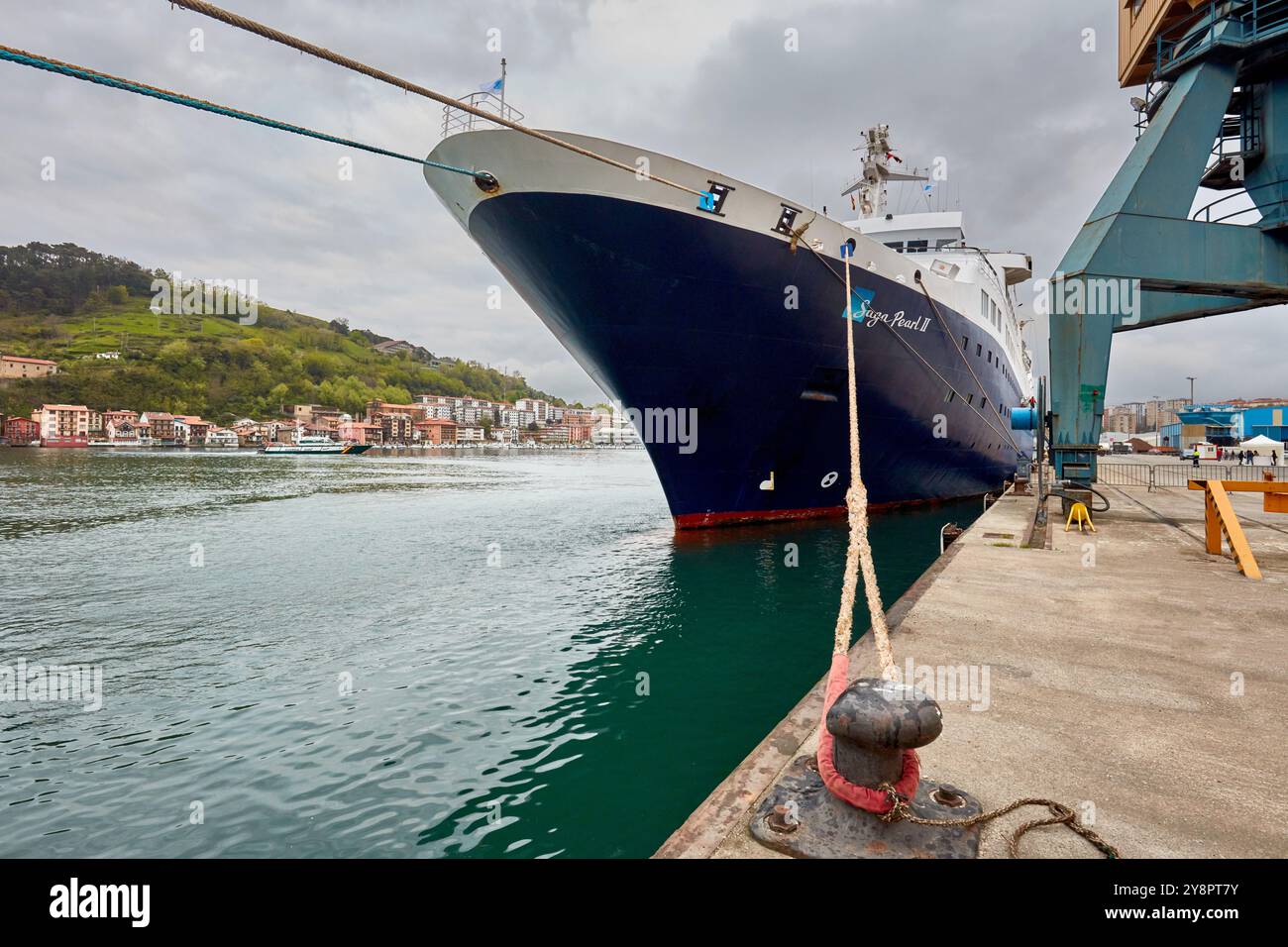 Ormeggio. Crociera. Nave passeggeri. Pasaia porta. Gipuzkoa. Paese basco. Spagna. L'Europa. Foto Stock