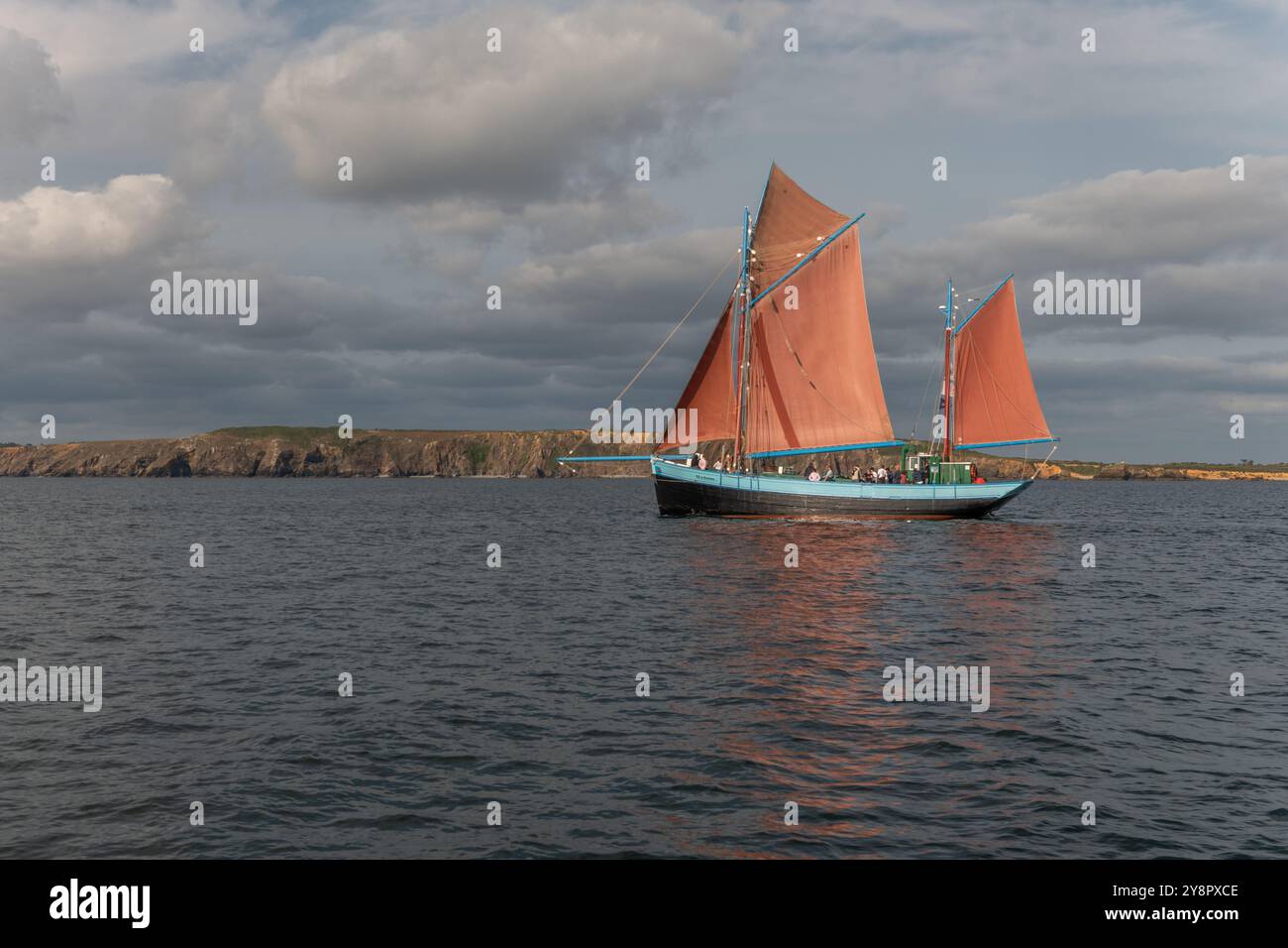 Vecchia nave a vela classificata come monumento storico per escursioni turistiche in mare. Camaret sur Mer, Crozon, Finistere, Bretagna, Francia Foto Stock
