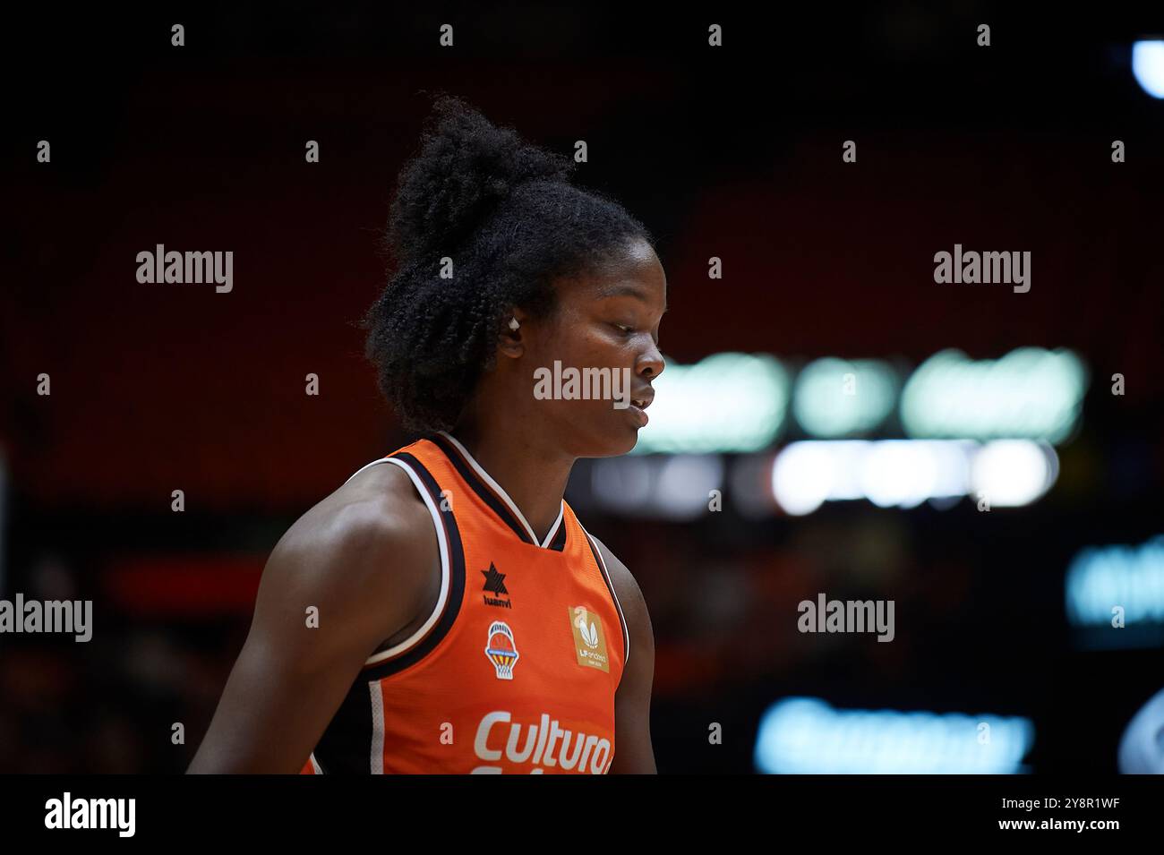 Valencia, Spagna. 6 ottobre 2024. Nadia Fingall di Valencia cestino visto durante la Liga Femenina Endesa Regular Season Round 1 tra Valencia Basket e Club Joventut Badalona a Pabellon Fuente de San Luis. Punteggio finale; Valencia Basket 81 : 68 Club Joventut Badalona credito: SOPA Images Limited/Alamy Live News Foto Stock