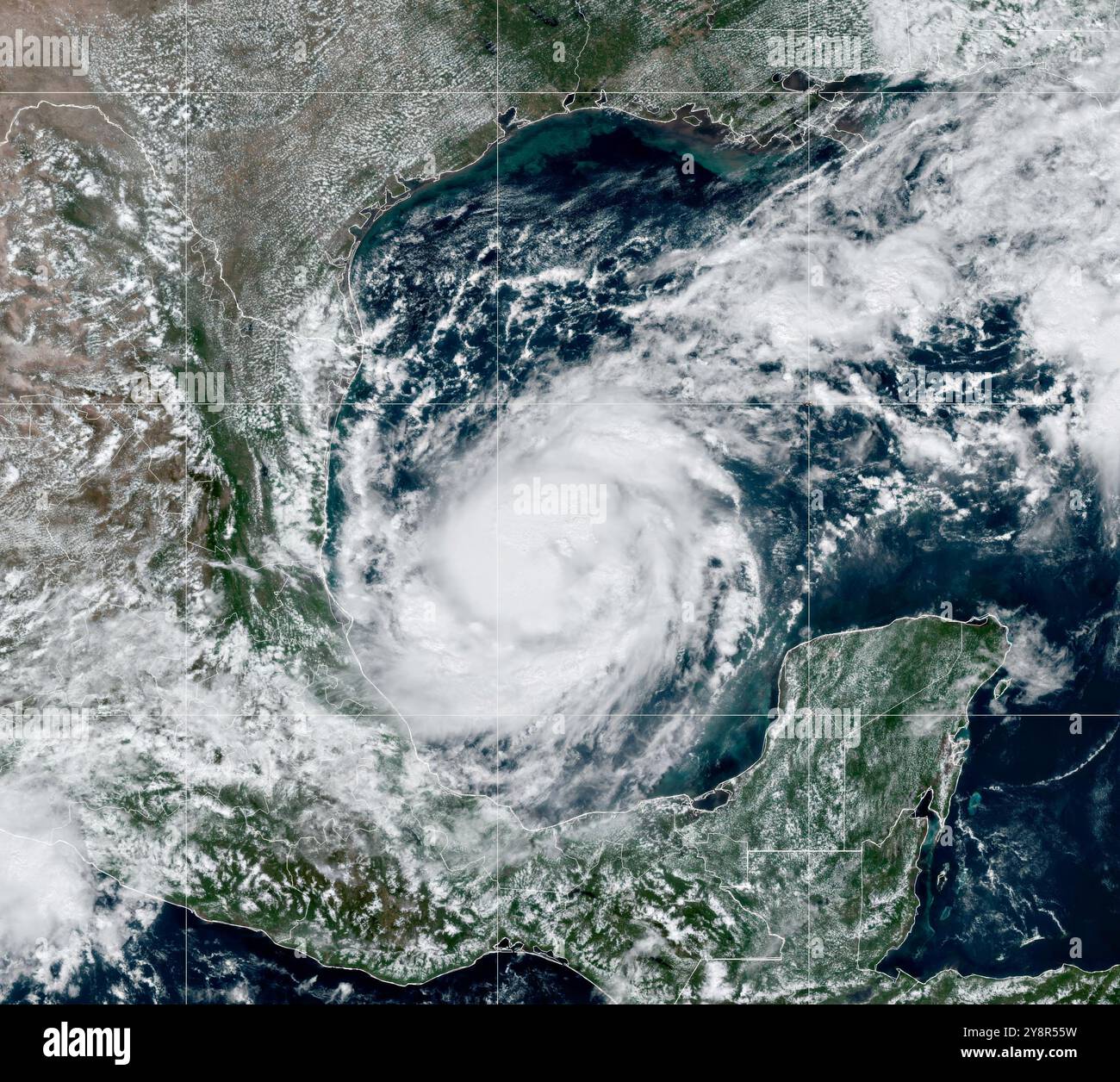 Golfo del Messico, Stati Uniti. 6 ottobre 2024. La tempesta tropicale Milton, destinata a diventare un importante uragano di categoria 3, si muove attraverso il Golfo del Messico in direzione della Florida, mostrato sul satellite GOES-East, il 6 ottobre 2024 da Earth Orbit. Credito: GOES-East/NOAA/Alamy Live News Foto Stock