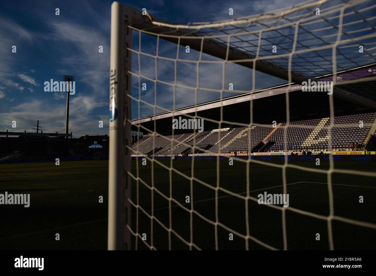 3) Liga - VfL Osnabrück - VfB Stuttgart II am 06.10.2024 an der Bremer Brücke in Osnabrück Nordkurve foto: Osnapix Foto Stock