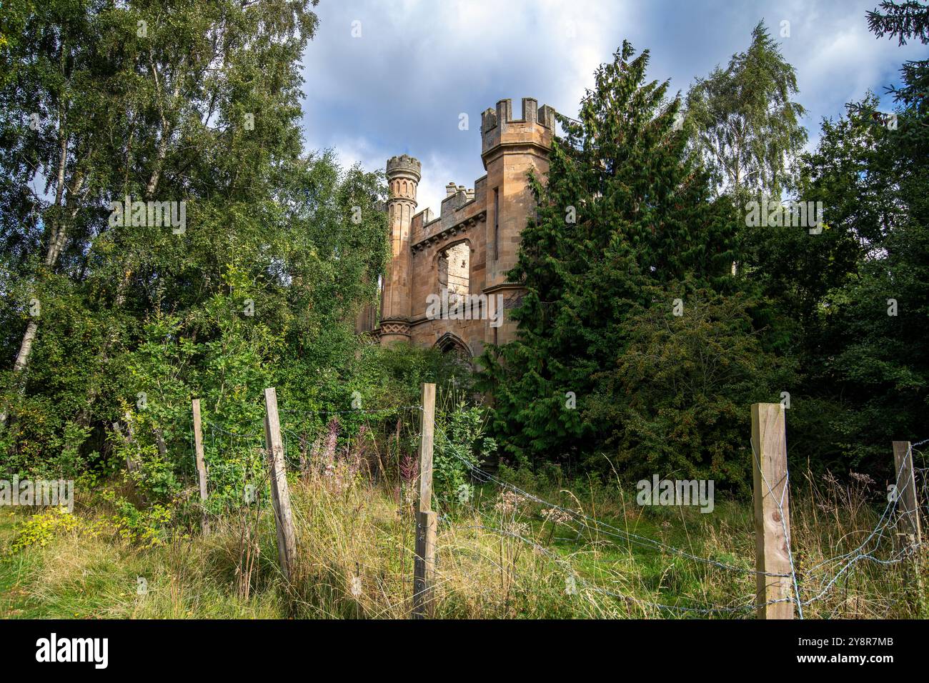 Rovine del Priorato di Crawford, una residenza abbandonata a Fife, Scozia, Regno Unito Foto Stock