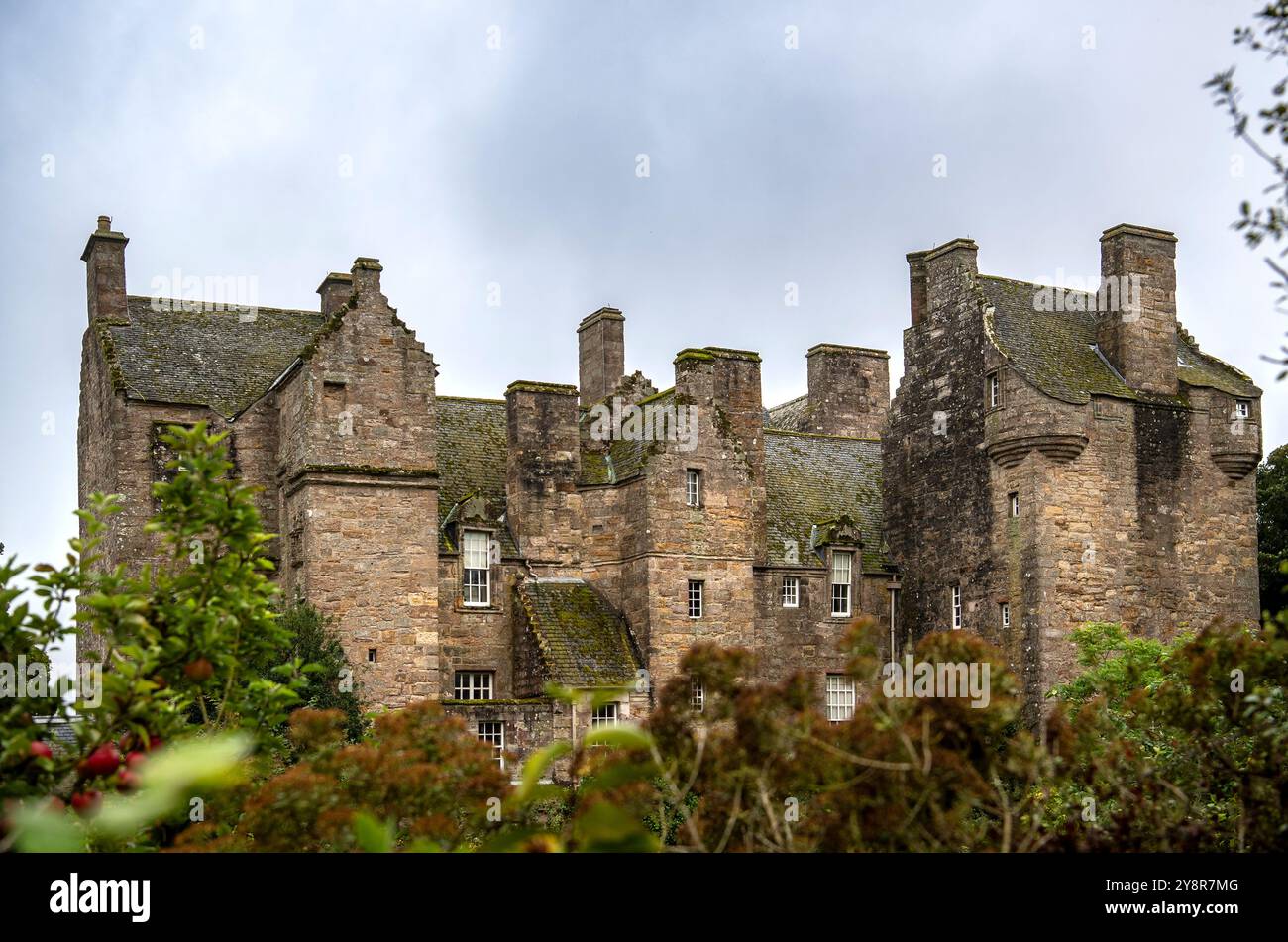 Vista del castello di Kellie nell'East Neuk di Fife, Scozia, Regno Unito Foto Stock