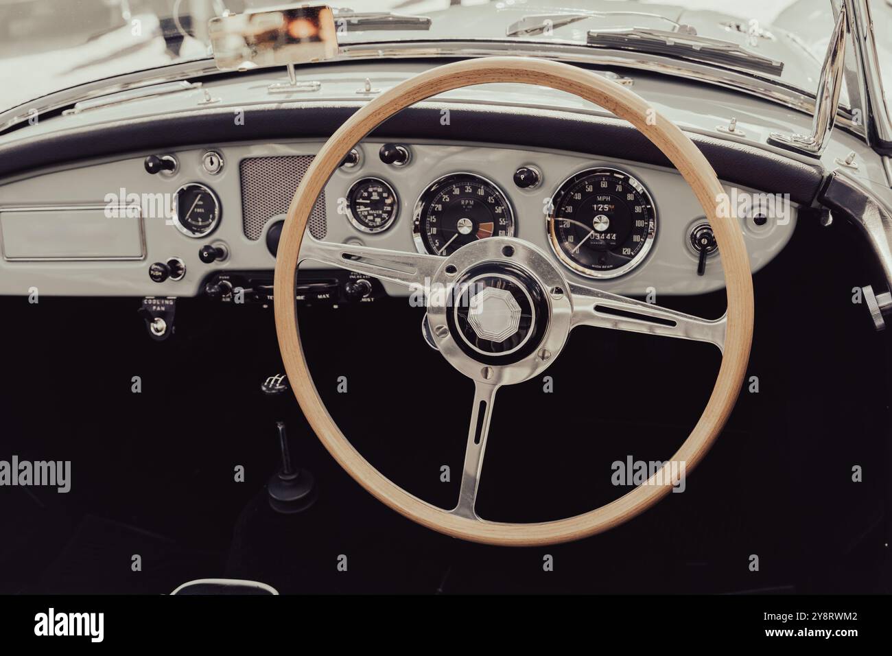 Interni di un'auto d'epoca Foto Stock