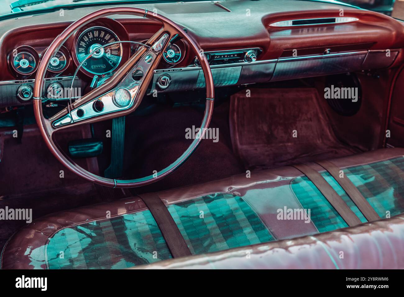 Interni di un'auto d'epoca Foto Stock