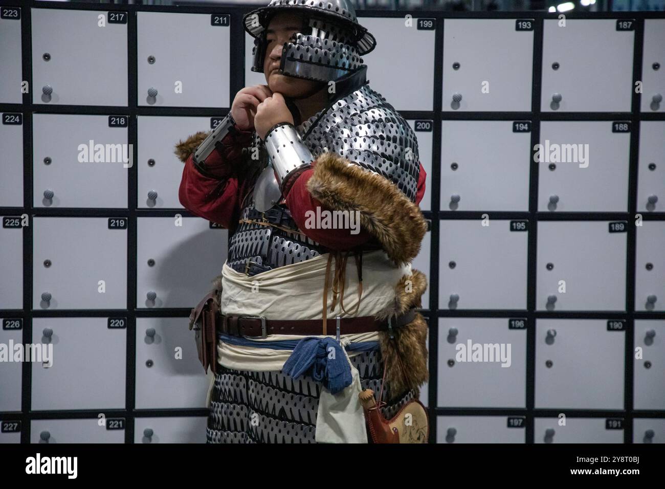 Mosca, Russia. 5 ottobre 2024. I cosplayer partecipano all'Epic con festival di cultura pop, fumetti, cinema, videogiochi e cosplay al Main Stage di Mosca, Russia Foto Stock