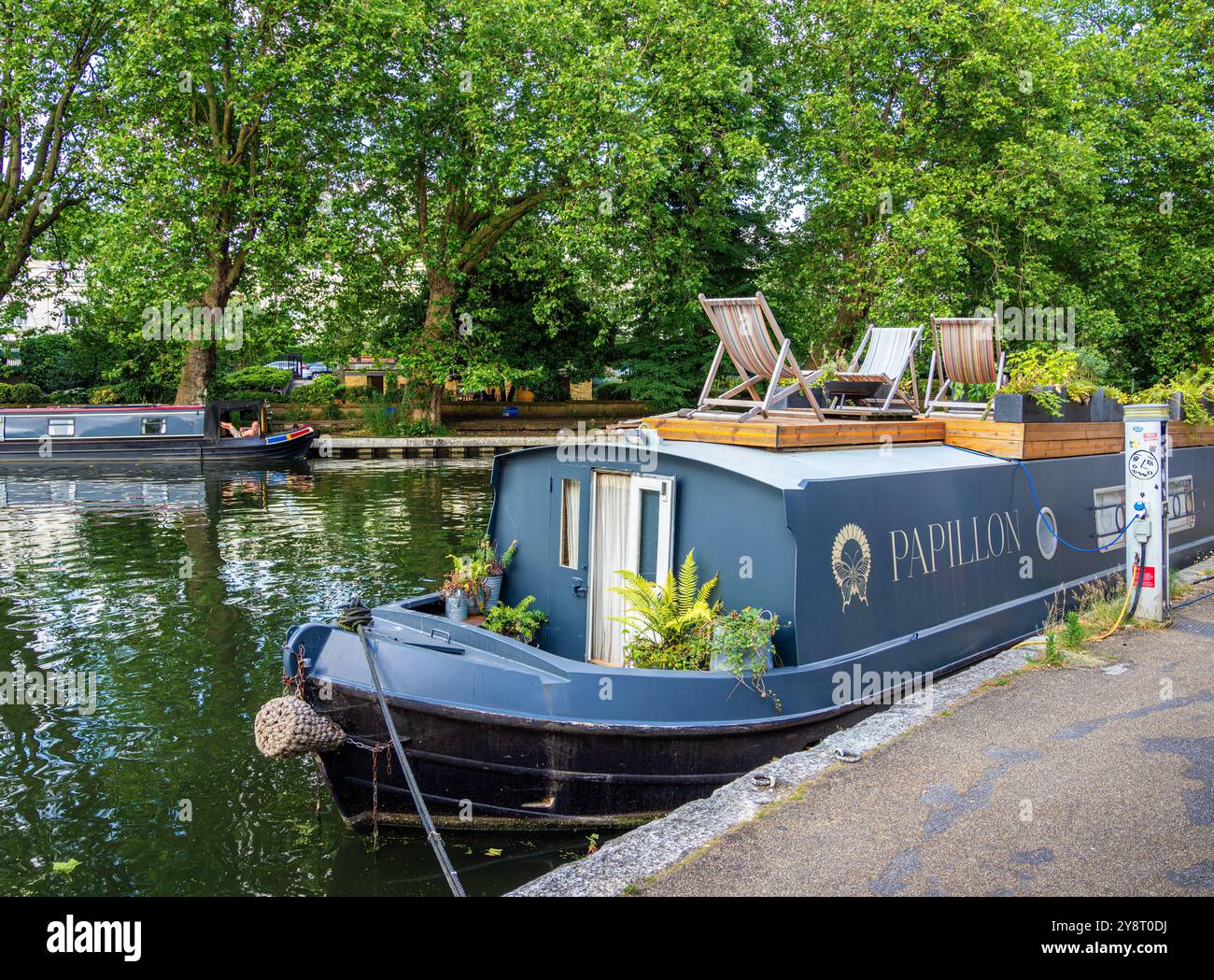 Londra, Regno Unito - 25 giugno 2024: Little Venice a Londra è un pittoresco e tranquillo ambiente sul lungomare situato vicino a Paddington. Foto Stock