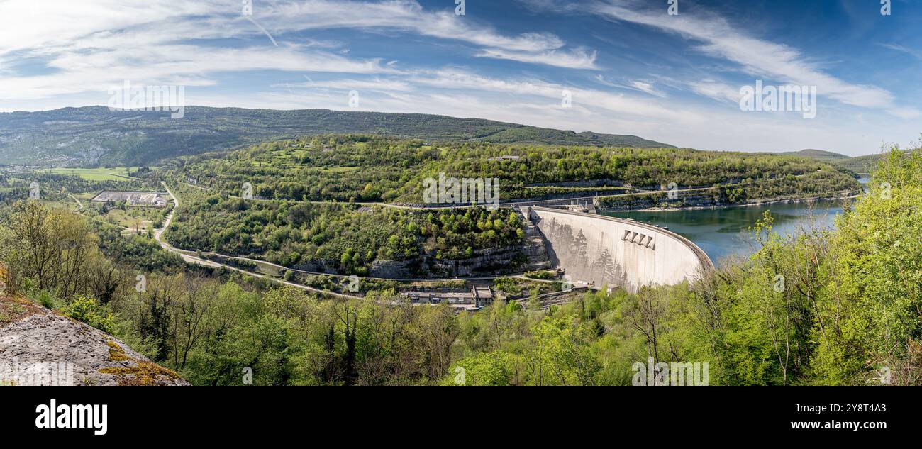 Paesaggio del Giura francese presso la diga di Vouglans Foto Stock