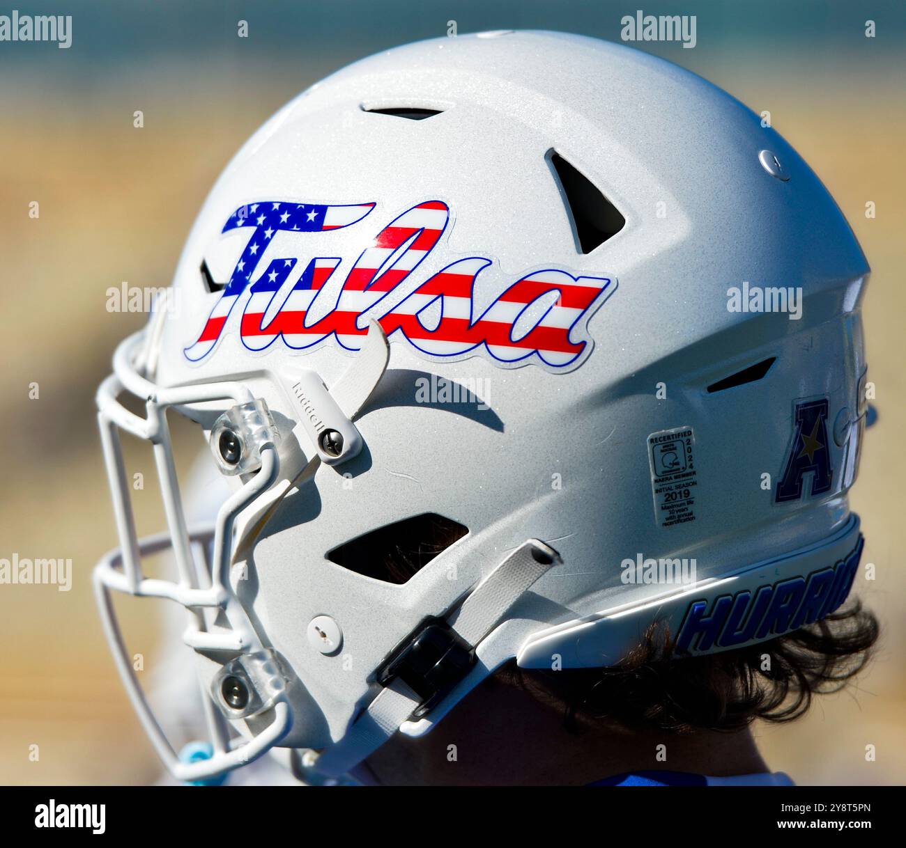 Tulsa, Oklahoma, Stati Uniti. 5 ottobre 2024. University of Tulsa Golden Hurricanes con il logo rosso bianco e blu del casco Tulsa. (Credit Image: © Gregory Dodds/ZUMA Press Wire) SOLO PER USO EDITORIALE! Non per USO commerciale! Foto Stock
