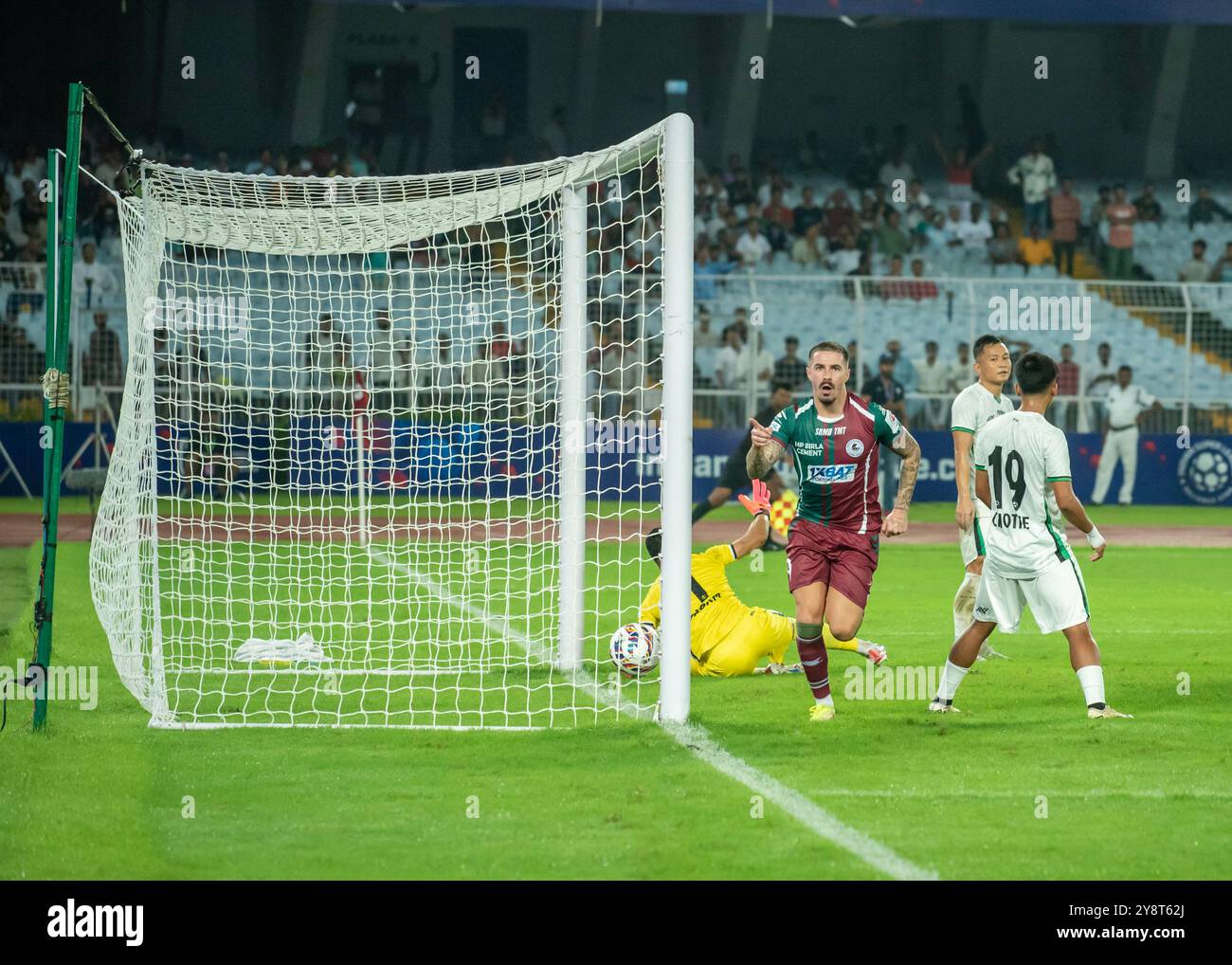 Kolkata, India. 6 ottobre 2024. Mohun Bagan Super Giants (MBSG) che domina la vittoria contro Mohammed Sporting Club (MSC) con tre colpi del primo tempo da Jamie Maclaren, Subhasish Bose e Greg Stewart nella partita di andata della ISL 2024/25 allo stadio Kolkata Salt Lake. (Foto di Amlan Biswas/Pacific Press) credito: Pacific Press Media Production Corp./Alamy Live News Foto Stock