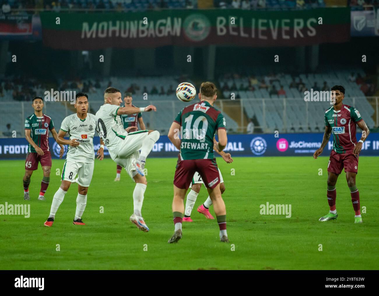 Kolkata, India. 6 ottobre 2024. Mohun Bagan Super Giants (MBSG) che domina la vittoria contro Mohammed Sporting Club (MSC) con tre colpi del primo tempo da Jamie Maclaren, Subhasish Bose e Greg Stewart nella partita di andata della ISL 2024/25 allo stadio Kolkata Salt Lake. (Foto di Amlan Biswas/Pacific Press) credito: Pacific Press Media Production Corp./Alamy Live News Foto Stock