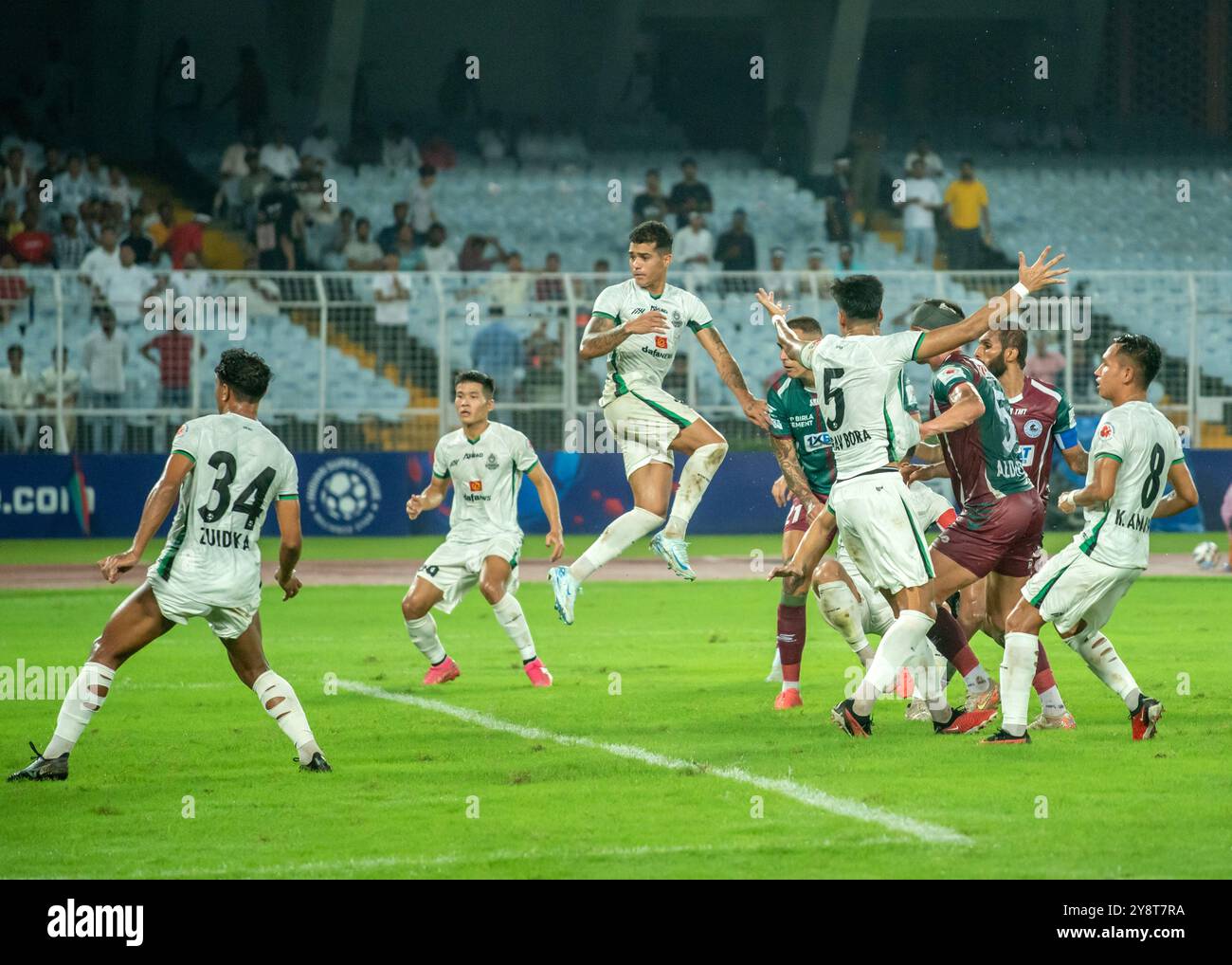 Kolkata, Bengala Occidentale, India. 6 ottobre 2024. Mohun Bagan Super Giants (MBSG) che domina la vittoria contro Mohammed Sporting Club (MSC) con tre colpi del primo tempo da Jamie Maclaren, Subhasish Bose e Greg Stewart nella partita di andata della ISL 2024/25 allo stadio Kolkata Salt Lake. (Credit Image: © Amlan Biswas/Pacific Press via ZUMA Press Wire) SOLO PER USO EDITORIALE! Non per USO commerciale! Foto Stock