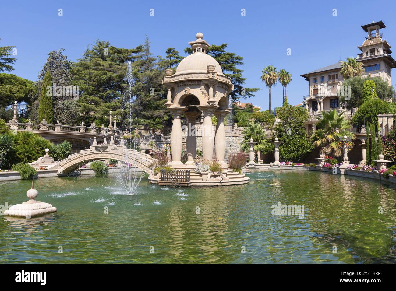 Imperia, Italia, 14 agosto 2023: Villa Grock, dimora italiana di Grock con giardino, fontana, bella estate, Europa Foto Stock