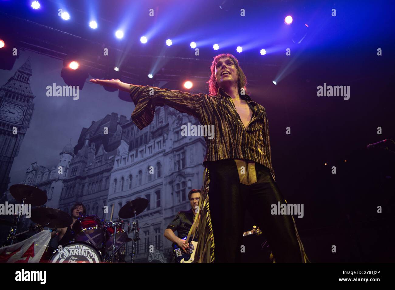 Londra, Regno Unito. 6 ottobre 2024. I glam Rockers britannici The Struts giocano un elettrizzante set a Camden Roundhouse. Cristina Massei/Alamy Live News Foto Stock