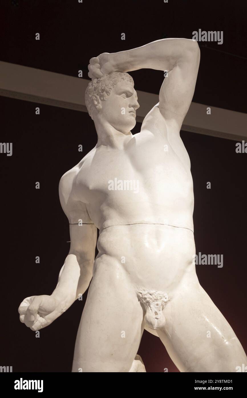 Bassano del Grappa, Italia, 22 dicembre 2023: Scultura creugante, di Antonio Canova, 1796. Statua maschile del corpo, forza atleta, Europa Foto Stock
