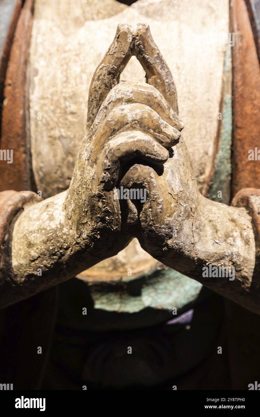 Statua del Buddha, concetto di Zen, spiritualità, pace. Gesti delle mani, consistenza leggera Foto Stock
