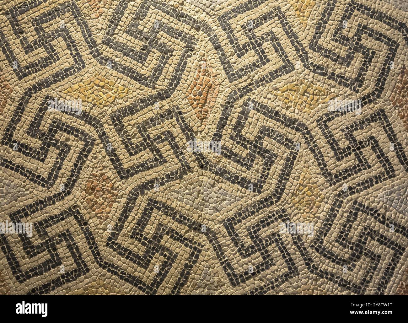 Simbolo della swastika nell'antica decorazione a mosaico celtico. Design per uno sfondo di vecchio stile Foto Stock
