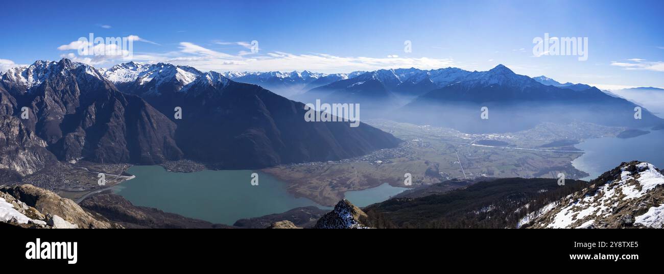 Vista del lago di Mezzola e della Valtellina dal monte Berlinghera Foto Stock