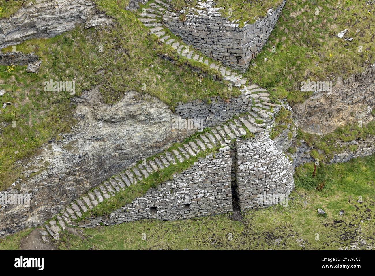 Gradini di balenottere, scalini ripidi nella roccia, conducono a un porto storico sulle scogliere, Lybster, North Coast 500, Scozia, Regno Unito, Europa Foto Stock