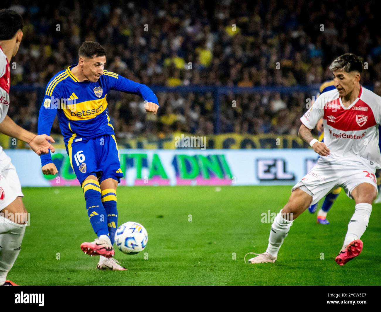 Buenos Aires, Argentina. 6 ottobre 2024. Il Boca Juniors riceve "Asociación Atlética Argentinos Juniors" allo stadio la Bombonera per una nuova data della AFA Professional Soccer League. Il gol degli Xeneizes è stato segnato da Miguel Angel Merentiel per dare alla squadra locale una vittoria per 1-0. Crediti: Facundo Morales/Alamy Live News Foto Stock