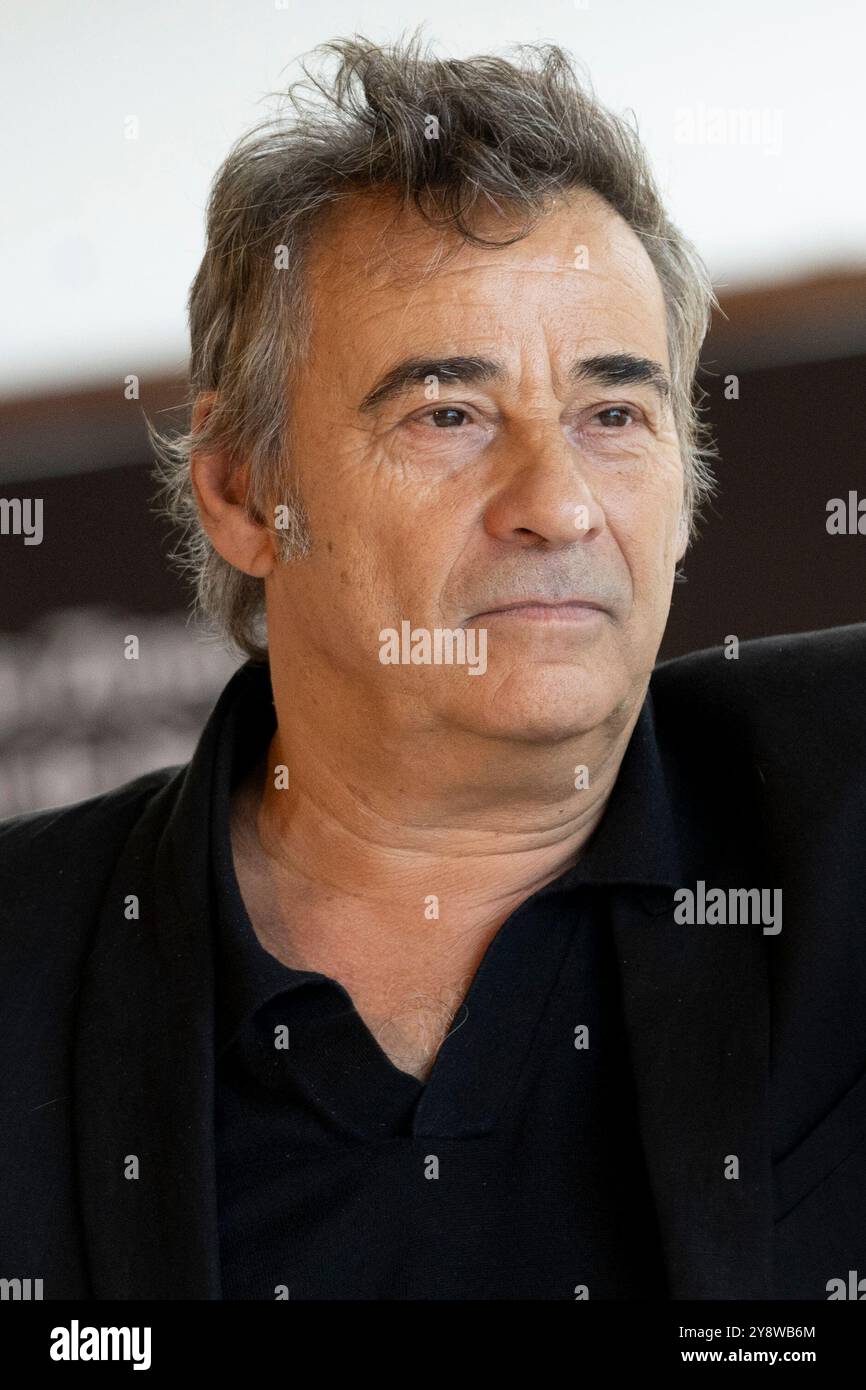 Eduard Fernández partecipa a "Marco" Photocall durante il 72° Festival Internazionale del Cinema di San Sebastian al Palazzo Kursaal. Credito: SOPA Images Limited/Alamy Live News Foto Stock