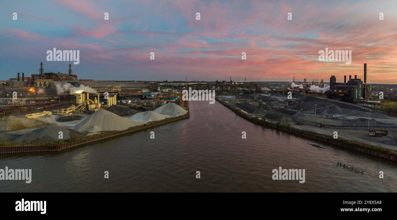 Vogatori sul fiume Cuyahoga, Cleveland, Ohio Foto Stock