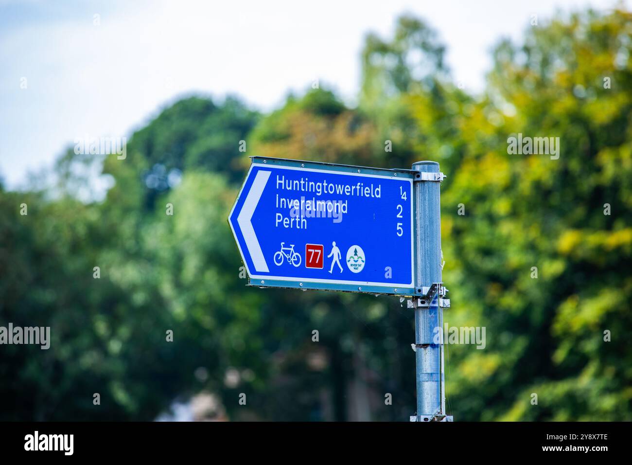 Perth, Scozia. Segnaletica che segnalano piste ciclabili e sentieri per passeggiate Foto Stock