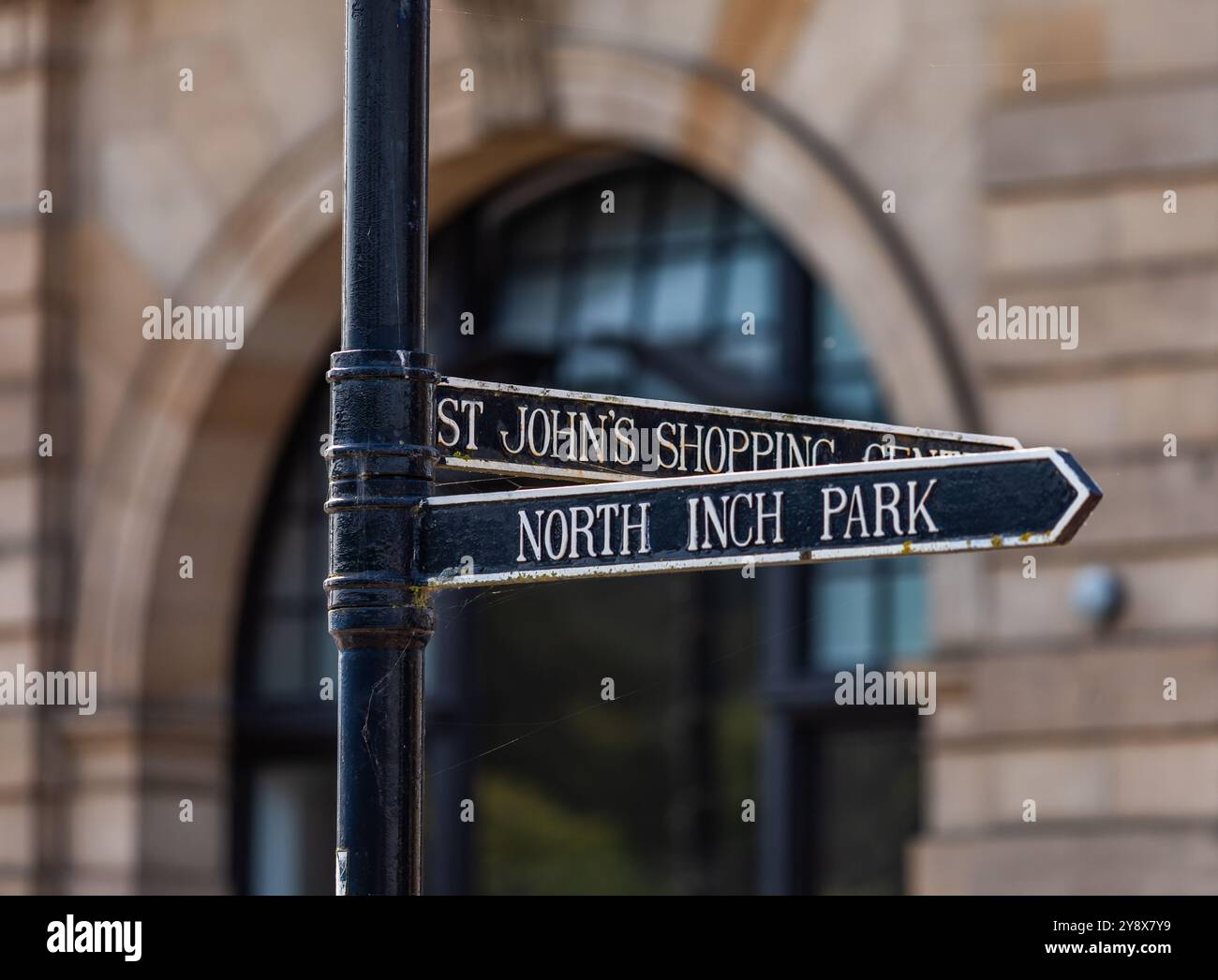 Perth, Scozia. Indicazioni per le attrazioni locali nel centro città Foto Stock