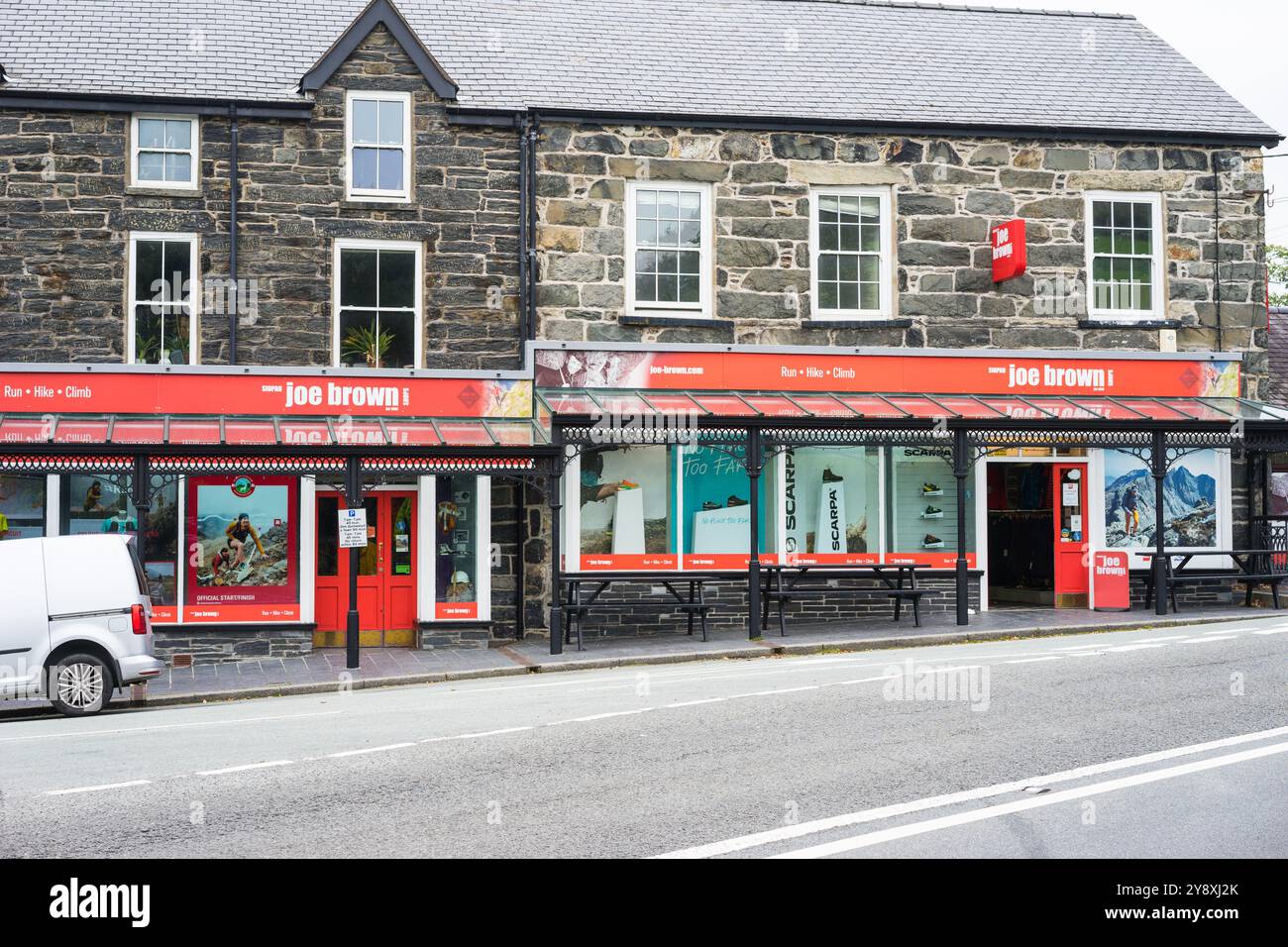 Joe Brown Outdoor Activity Shop a Capul Curig, Galles del Nord, Regno Unito. Foto Stock