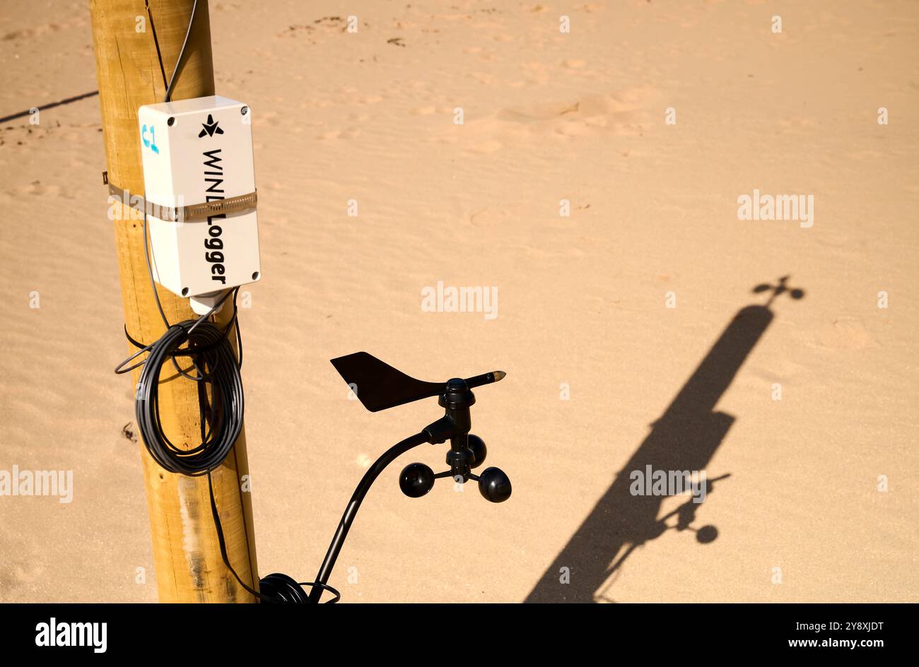 Prova sulle dune della costa di Fylde per guidare la sabbia soffiata dal vento in aree specifiche per costruire dune Foto Stock