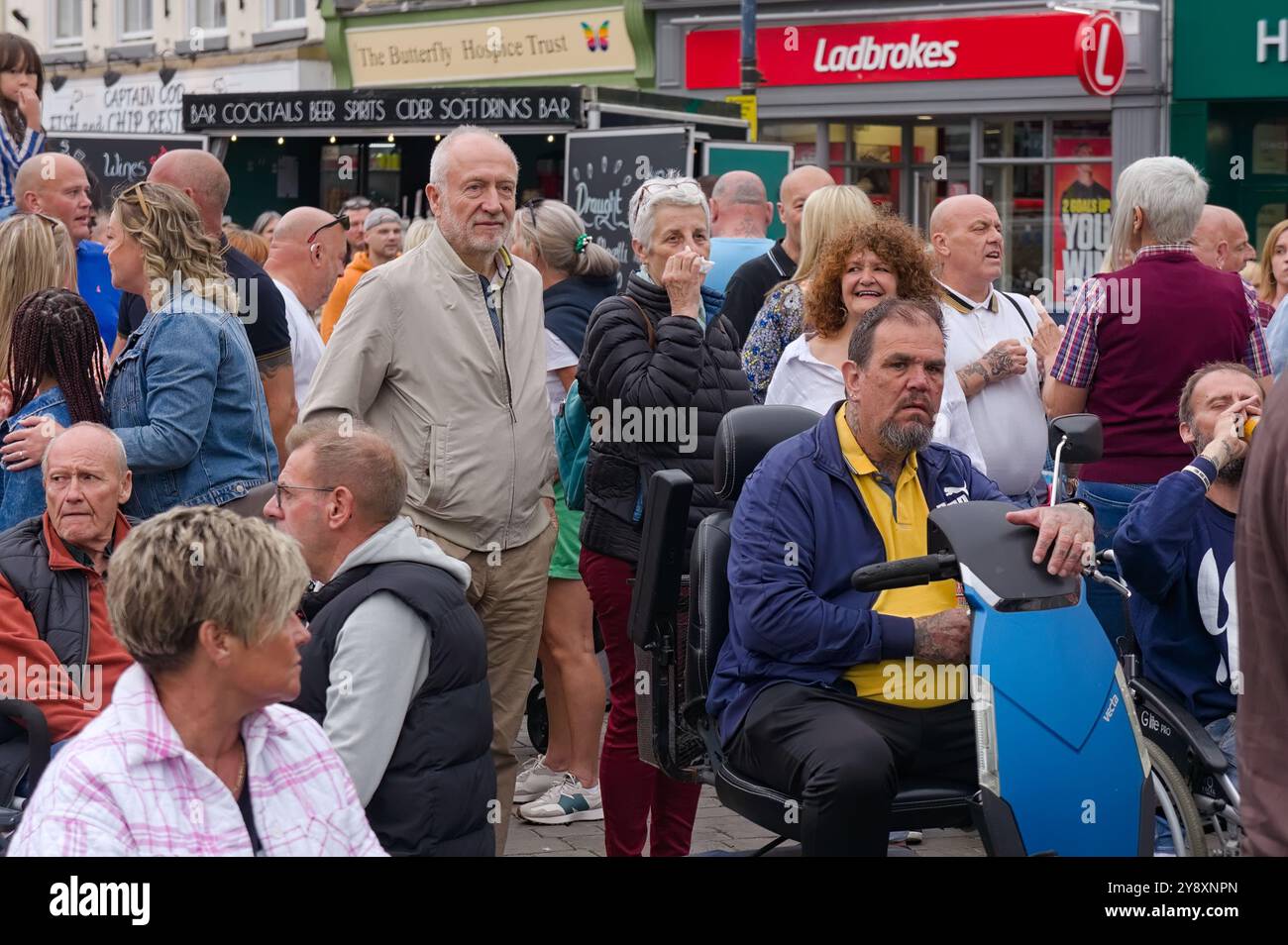 Gente che si diverte al festival Reggae e Ska sul mercato. Boston, Lincolnshire Foto Stock