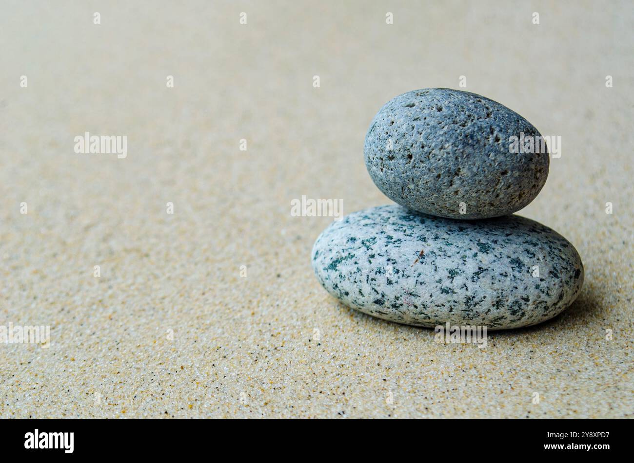 Pietre con spazio personalizzabile per testo o idee. Concetto di spazio copiato. Foto Stock