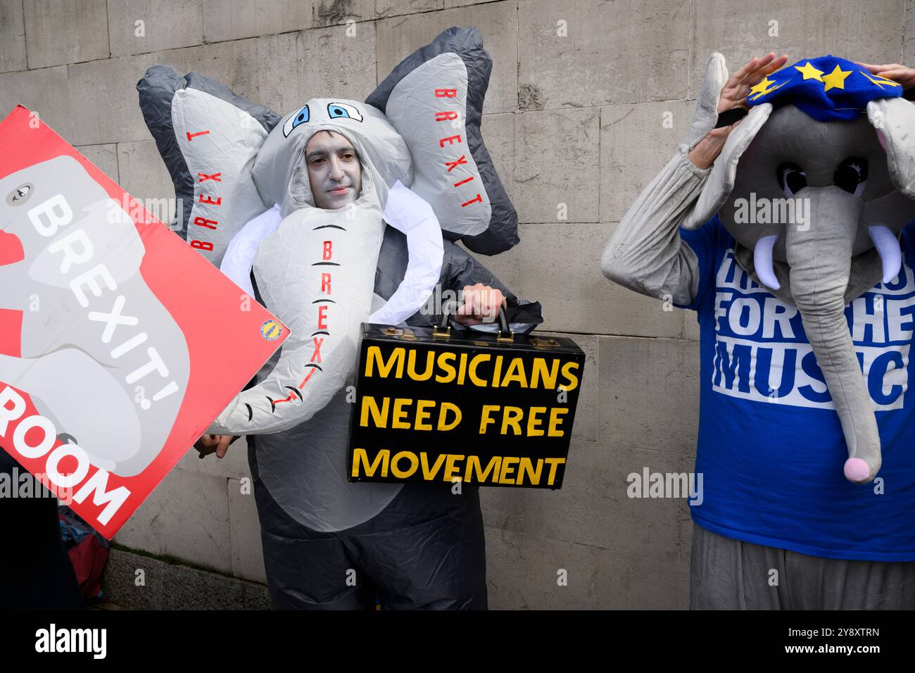 Musicisti durante la marcia di ricongiungimento Nazionale (Europa) una protesta anti-Brexit, i musicisti protestavano contro come la Brexit complicasse la loro capacità di farlo Foto Stock