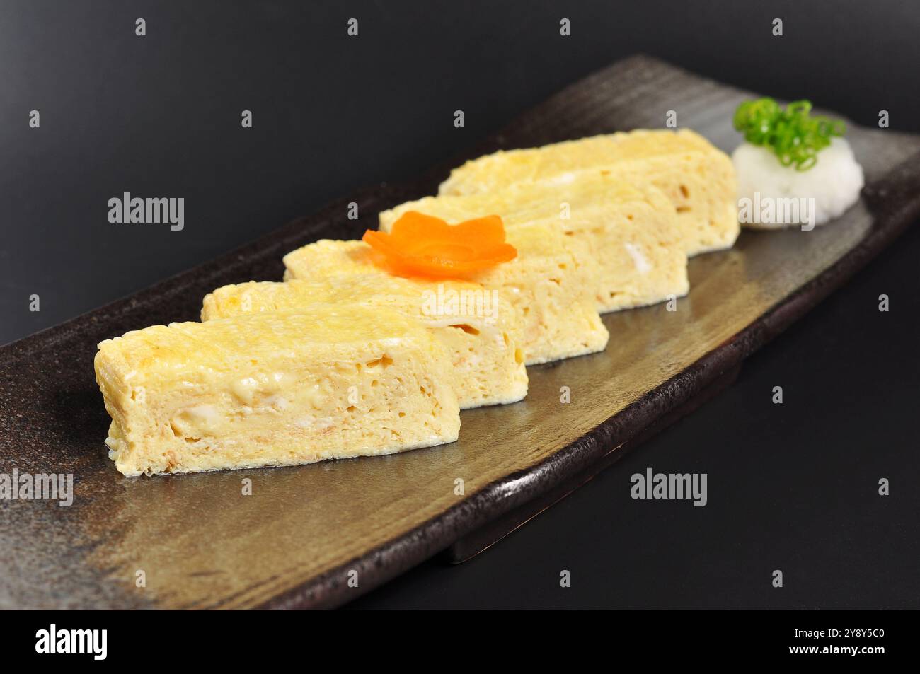 Tamagoyaki, omelette arrotolate giapponesi Foto Stock