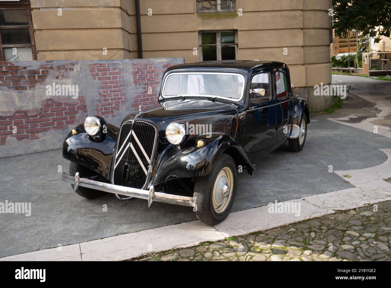 San felice sul Panaro, Italia 6 ottobre 2024. Una vecchia auto Citroen degli anni '1930 parcheggiata in strada Foto Stock