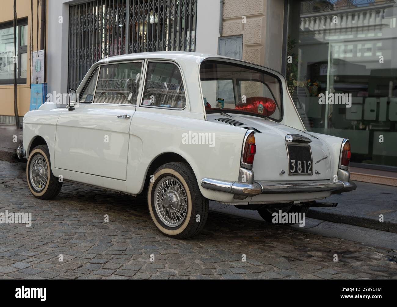 San felice sul Panaro, Italia 6 ottobre 2024. Una vecchia Autobianchi Bianchina degli anni '1950 parcheggiata in strada Foto Stock