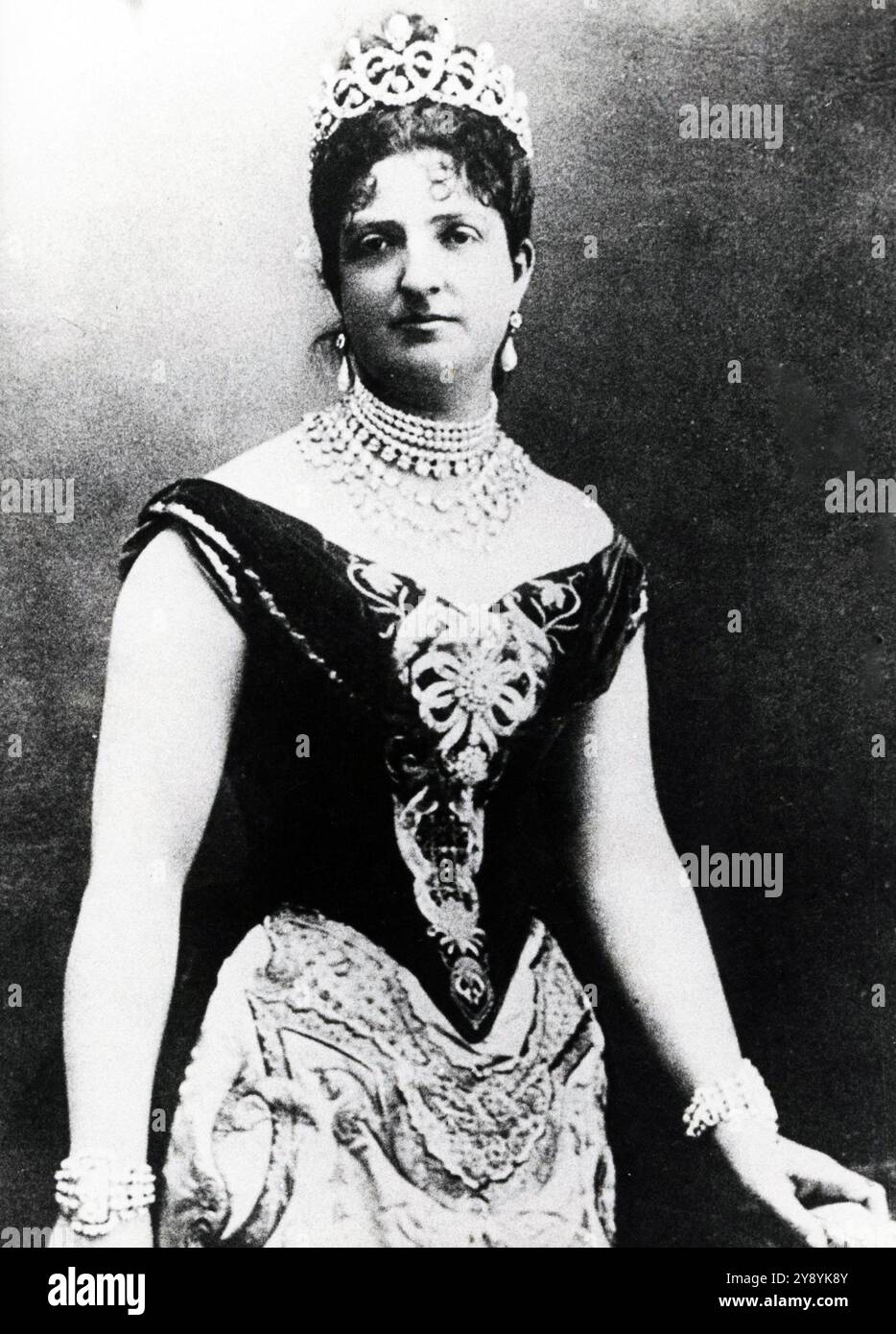 1860 Archivio storico Olycom/LaPresse Margherita di Savoia Torino, 20 novembre 1851 - Bordighera, 4 gennaio 1926) fu consorte di re Umberto i e la prima regina consorte d'Italia. La moglie del primo re d'Italia Vittorio Emanuele II di Savoia, Maria Adelaide d'Austria, era infatti morta nel 1855, prima della proclamazione del Regno avvenuta nel 1861. Nella foto: Regina Margherita di Savoia madre di Vittorio Emanuele III nella foto: Regina Margherita di Savoia madre di Vittorio Emanuele III credito: LaPresse/Alamy Live News Foto Stock