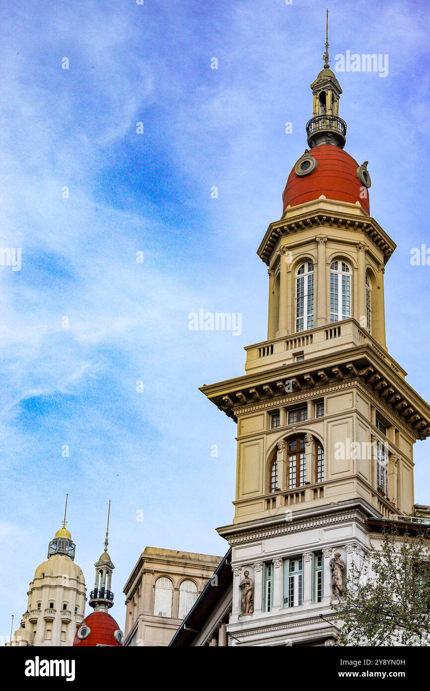 Torre dell'edificio la Inmobiliaria, precedentemente conosciuto come il Palazzo Heinlein a Buenos Aires Foto Stock