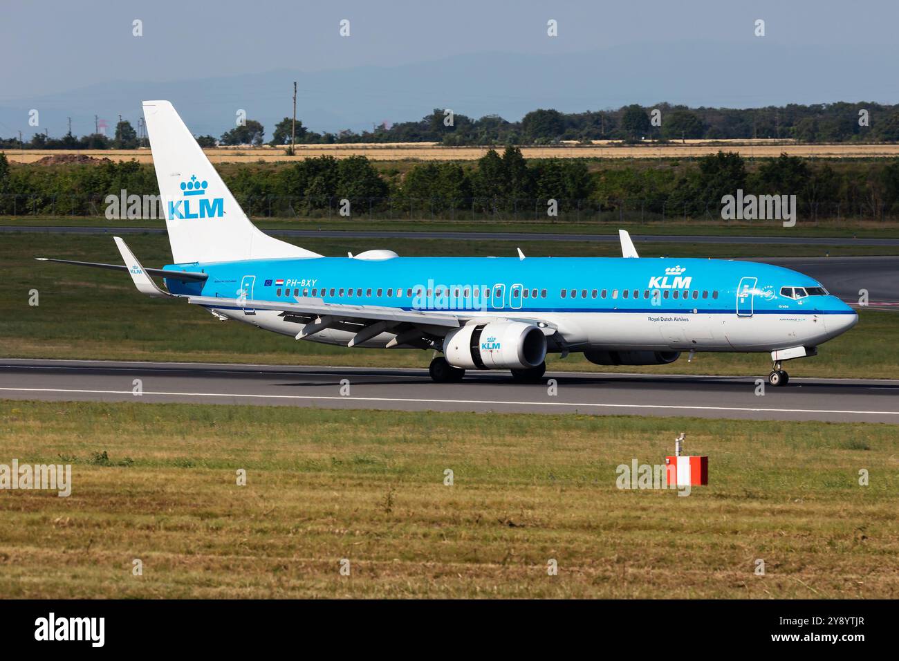 Vienna, Austria - 23 giugno 2024: Aereo passeggeri Boeing 737-800 KLM Royal Dutch Airlines in aeroporto. Aviazione e aerei. Trasporto aereo e viaggi. Foto Stock