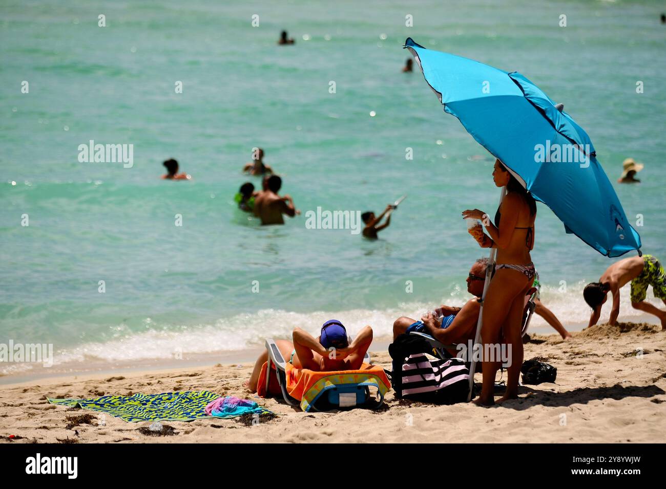 Sunny Isles, Miami USA. 4-07-2016. I turisti vengono visti in un pomeriggio estivo alla Sunny Isles Beach nella Miami Dade County. Foto Jose Bula Urrutia Foto Stock