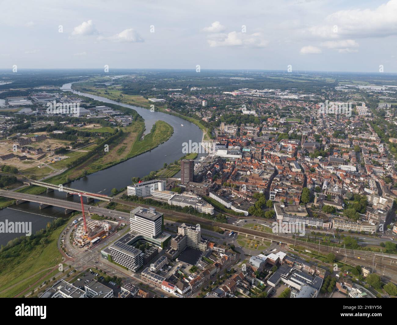 Venlo, panoramica del centro città, fiume mosa, edifici e infrastrutture. Foto Stock