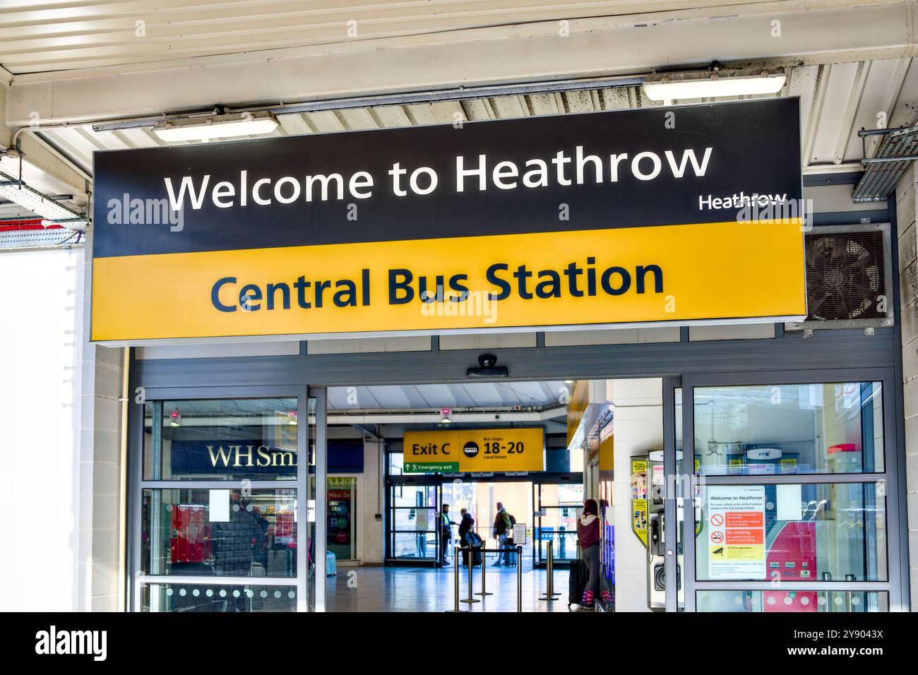 Stazione centrale degli autobus, Aeroporto di Heathrow, Borough of Hillingdon, Londra, Inghilterra, REGNO UNITO Foto Stock