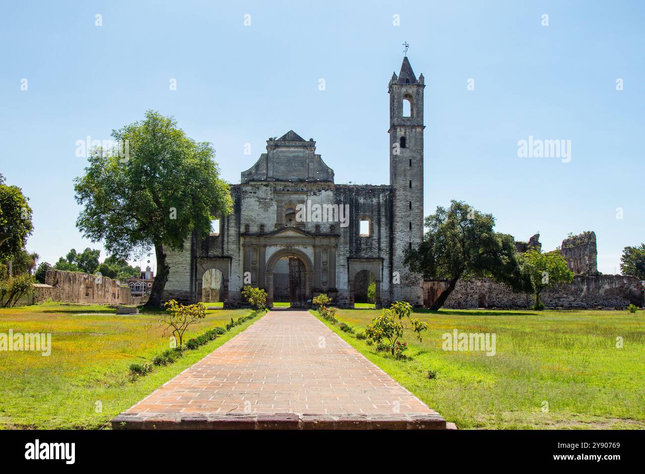 Chiesa abbandonata a Tecali de Herrara, Puebla, Messico. Ex convento. Foto Stock