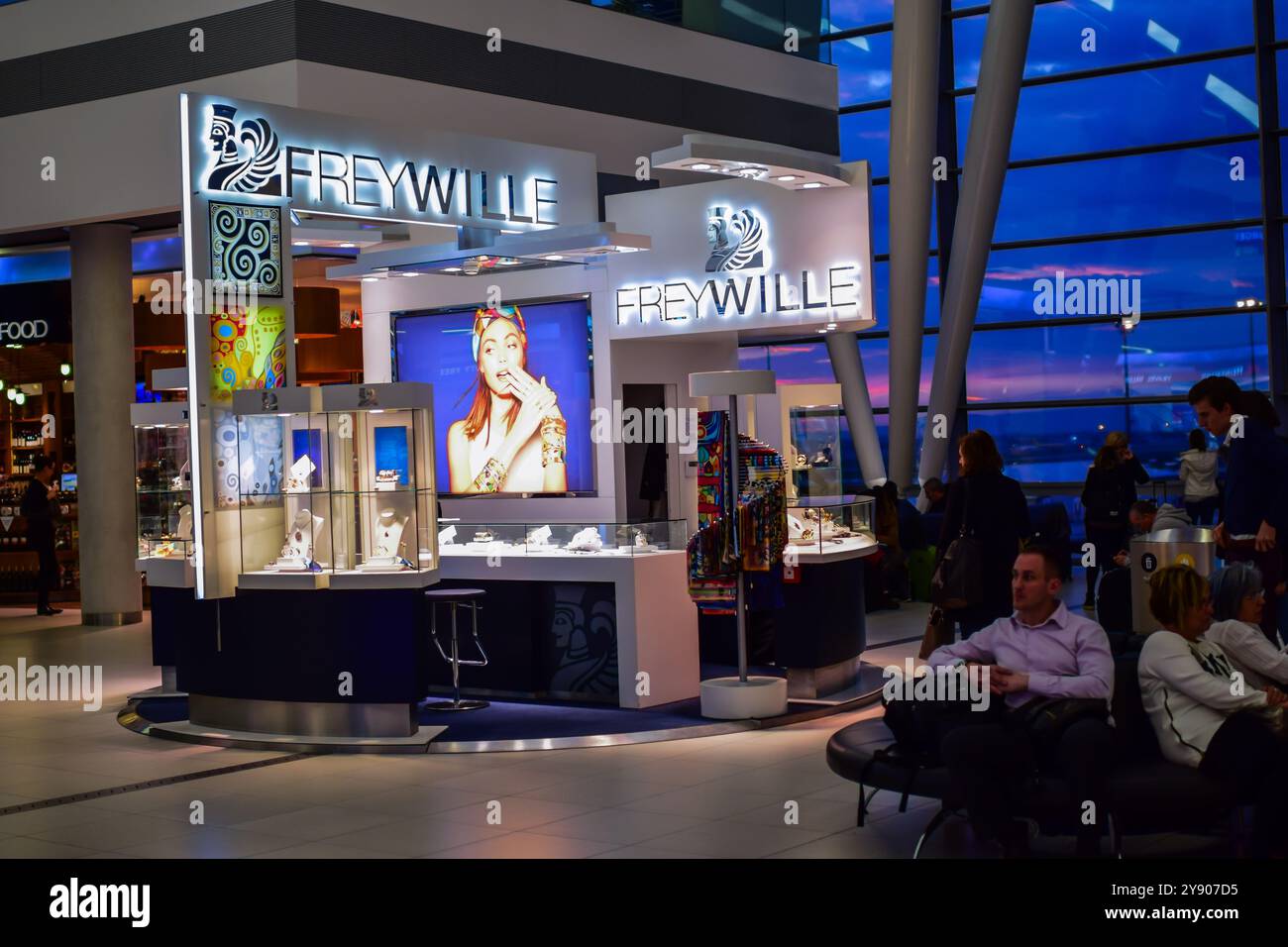 Negozi duty free, aeroporto di Budapest Foto Stock