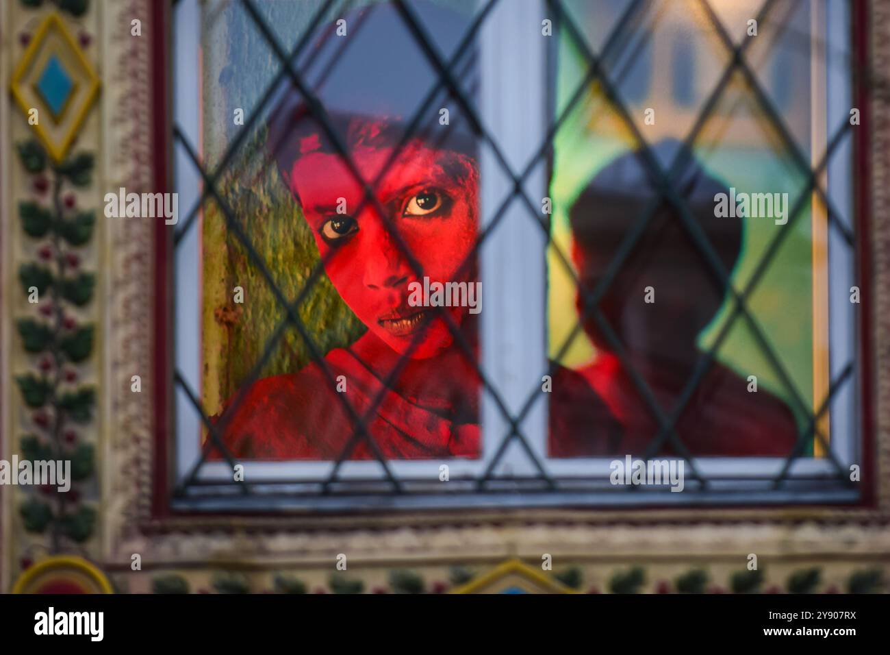 Mostra delle iconiche fotografie del fotografo del National Geographic Steve McCurry al Mucsarnok Palace of Art di Budapest, Ungheria Foto Stock