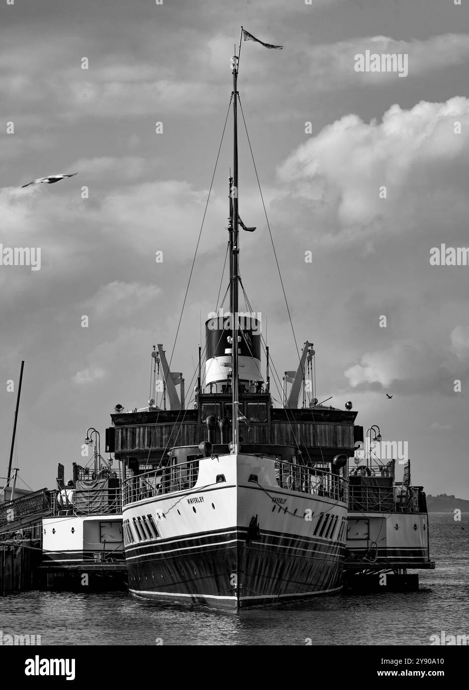 L'ultima nave a vapore, la Waverley, ormeggia a Whitstable Harbour nell'estate del 2024. Foto Stock