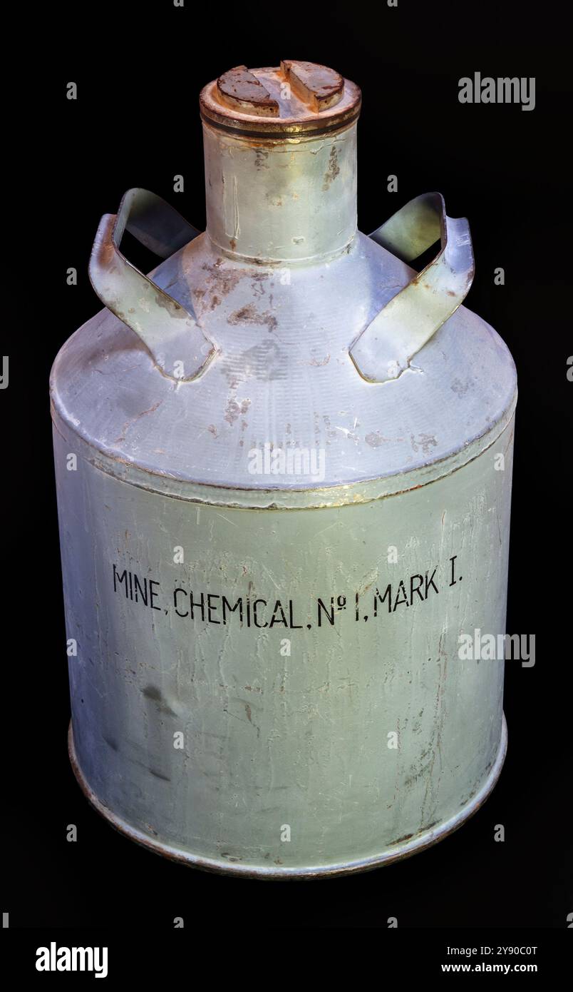 Mia, chimica, No. 1, Mk. I. B.V., schema della seconda guerra mondiale britannico progettato per contenere 50 libbre di gas di senape in grado di contaminare un'area di 200 iarde quadrate. Foto Stock