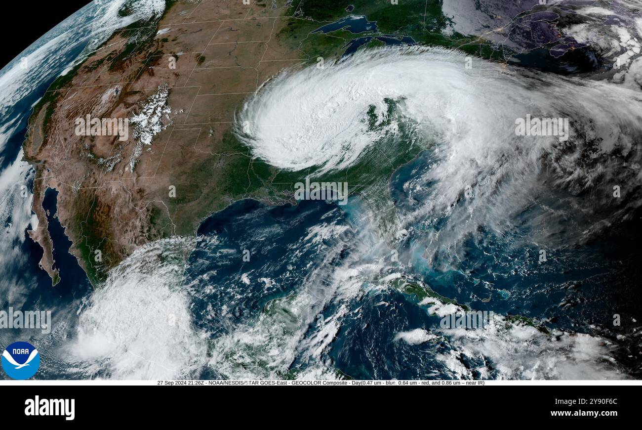 Immagine satellitare NOAA dell'uragano Helene come una tempesta di mostro di categoria 4 prima di atterrare in Florida il 26 settembre 2024. Foto Stock